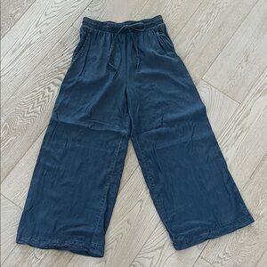 Women’s size XS lightweight pull on chambray pants.